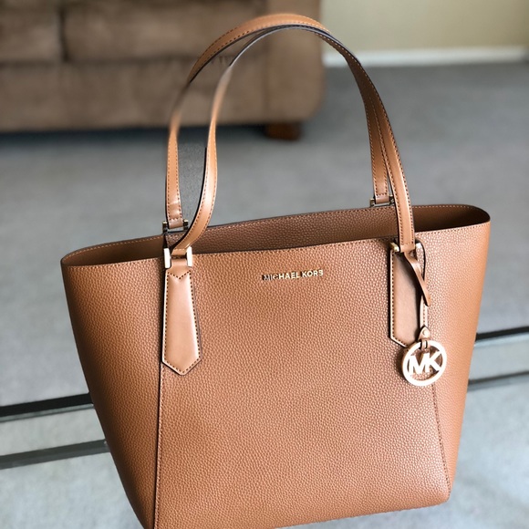 New Michael Kors Purse - Picture 2 of 5